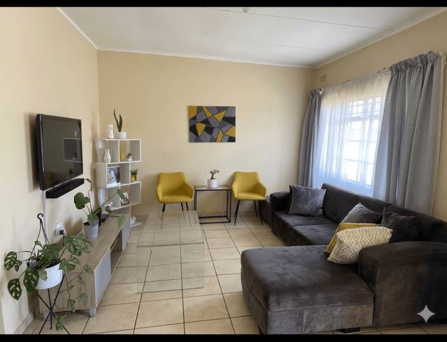2 BEDROOM APARTMENT FOR SALE IN VANDERBIJLPARK CW 5